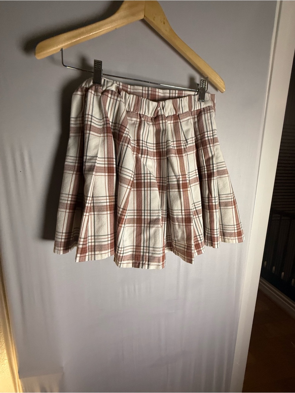 aerie Cream & Brown Plaid Pleated Mini Skirt - Picture 4 of 4